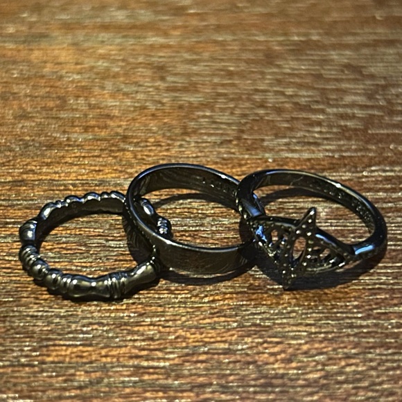 Kendra Scott Jewelry - Kendra Scott • Midi Stackable Rings • Gunmetal Tone Set of 3